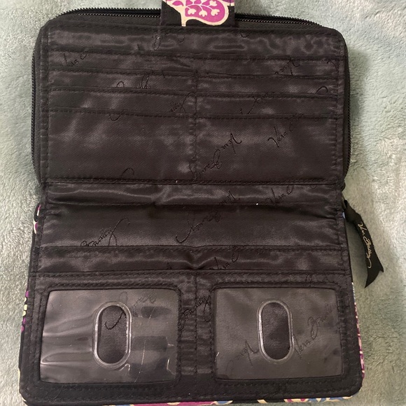 Vera Bradley wallet like new. Used one time excellent condition - Picture 3 of 4